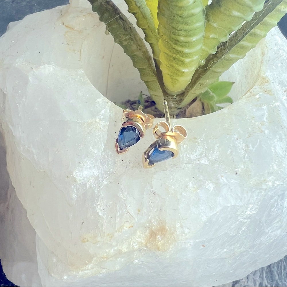585 14k Gold & Sapphire Earrings